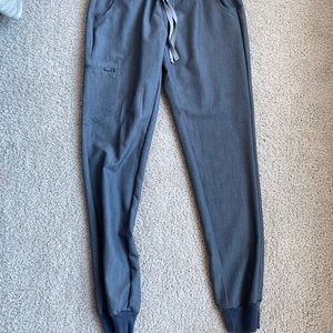 Small tall figs graphite scrub joggers